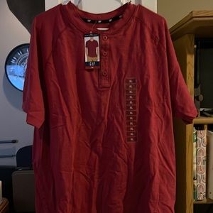 Gap NWT Men’s Maroon Tshirt